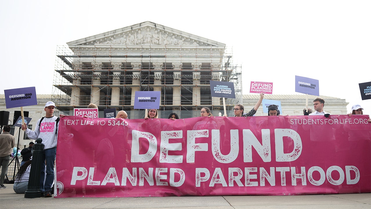 Supreme Court Planned Parenthood Photo 2.jpg