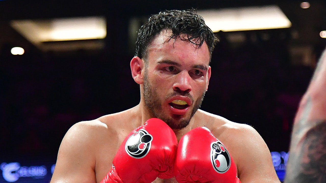 Julio Cesar Chavez Jr Boxing.jpg