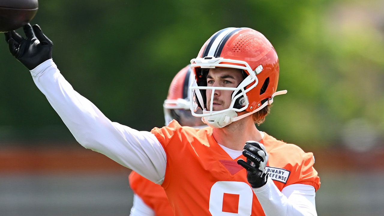Kenny Pickett Browns Trade.jpg