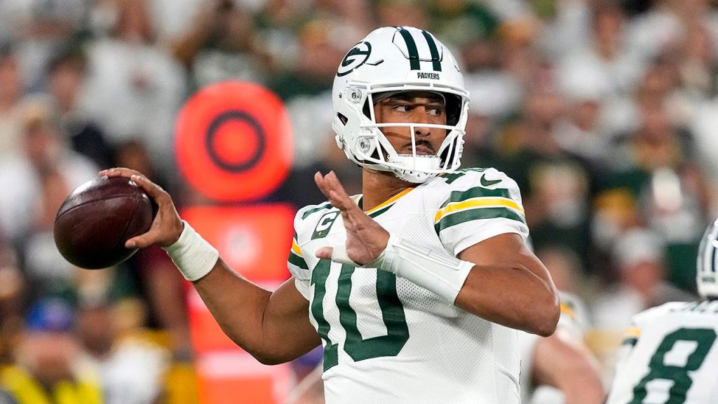 Jordan Love Packers Commanders.jpg