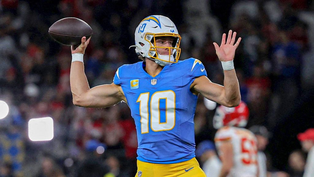 Justin Herbert Chargers Chiefs.jpg
