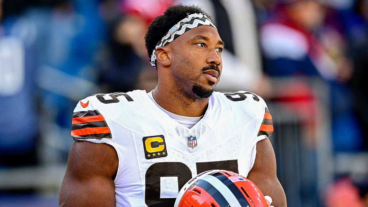 Myles Garrett Browns Frustration 1.jpg