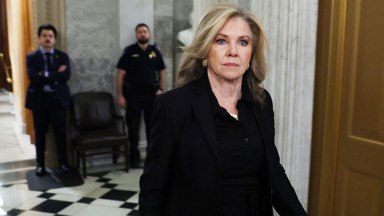 Senator Marsha Blackburn Walking.jpg