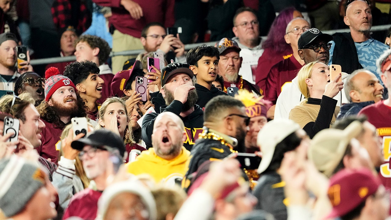 Commanders Fans 1.jpg