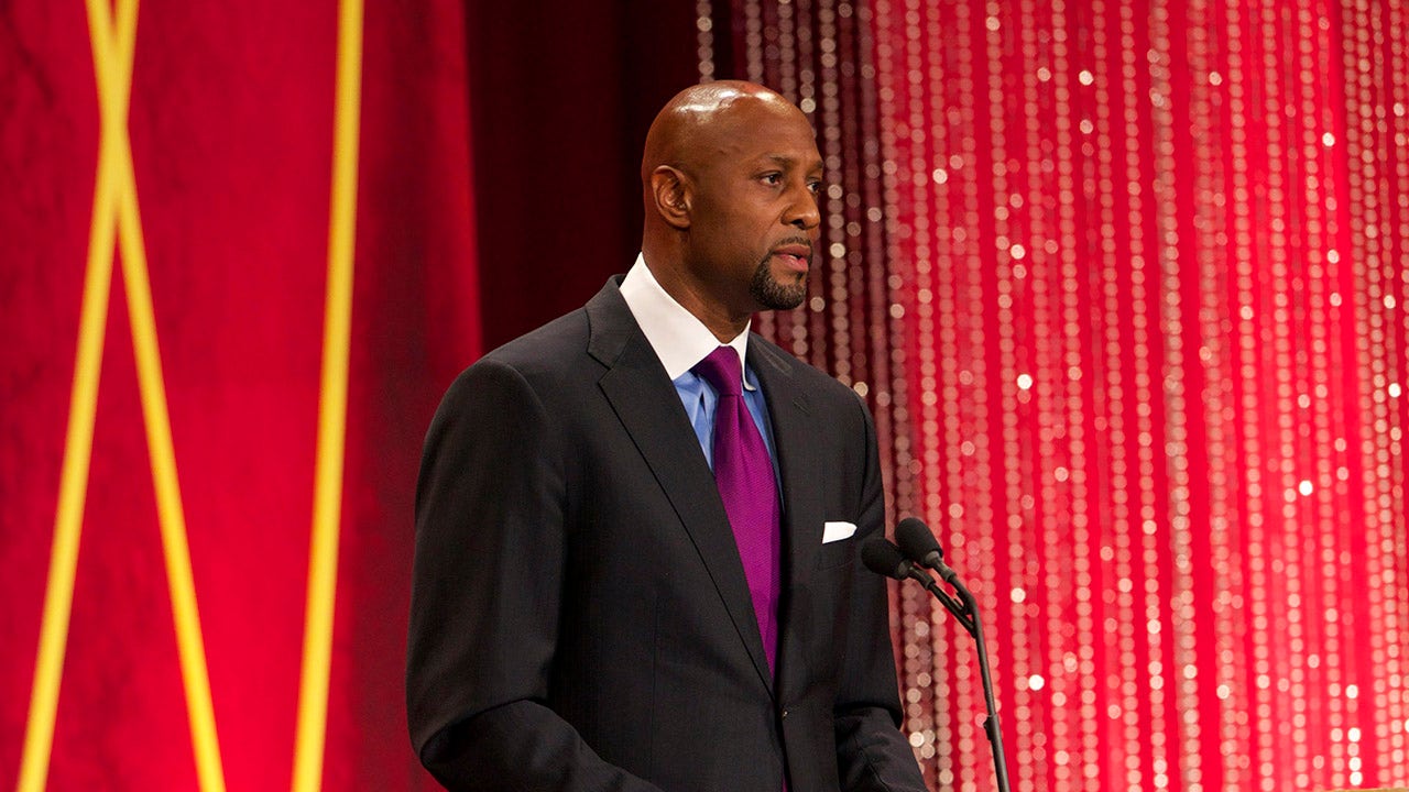 Alonzo Mourning Hall Of Fame 12525.jpg