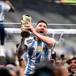 Messi Trophy 12325.jpg