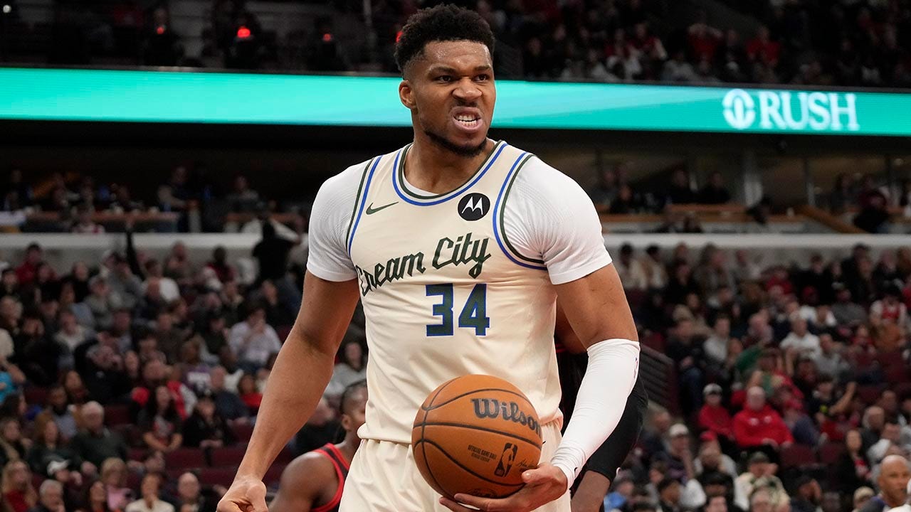 Nba Bucks Giannis Antetokounmpo 1.jpg