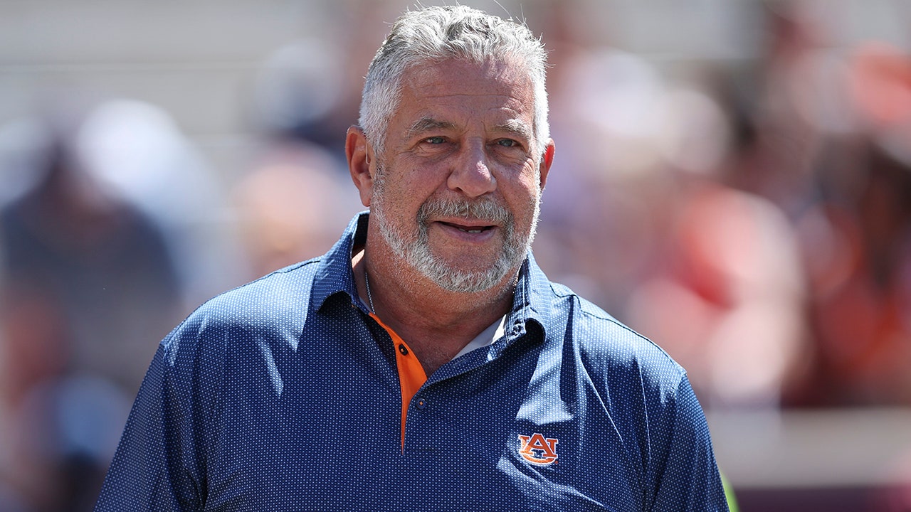 Auburn Bruce Pearl 1.jpg