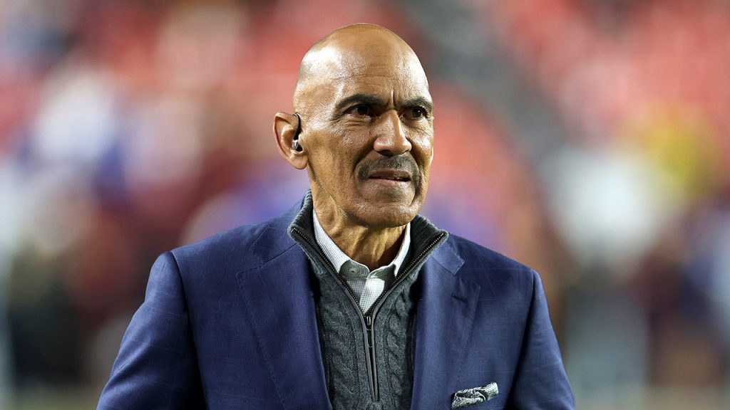 Tony Dungy Looks On Seahawks Commanders.jpg
