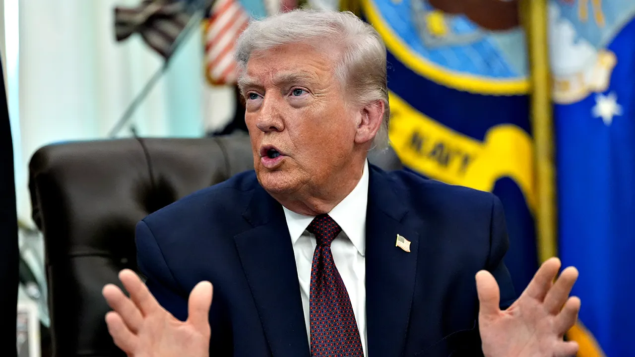 Donald Trump Gesturing Oval Office.jpg