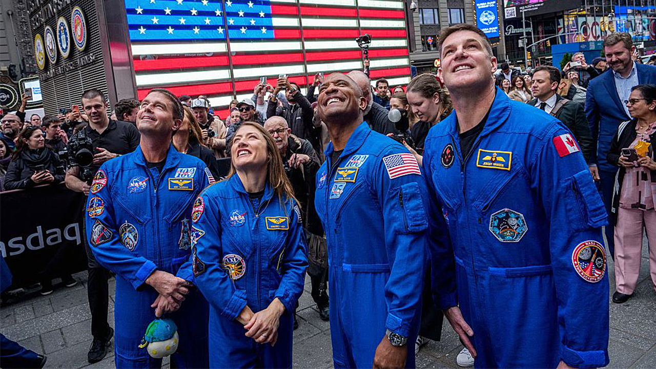 Artemis Crew New York Looking Up.png