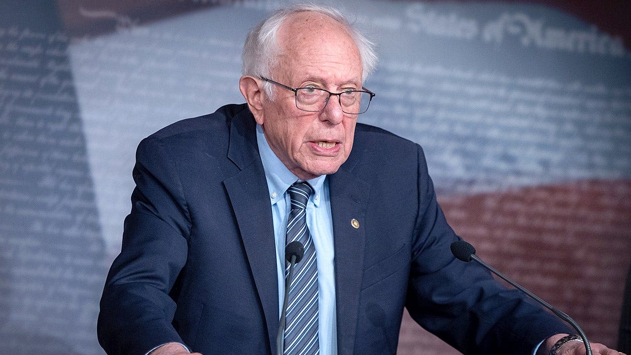 Bernie Sanders Podium.jpeg