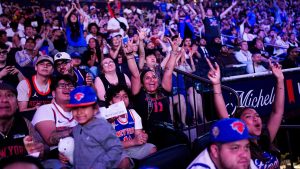 Knicks Fans Watch Party Fox News 001.jpeg